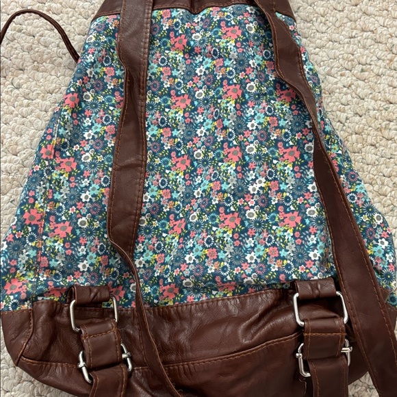 Back pack - Picture 3 of 4